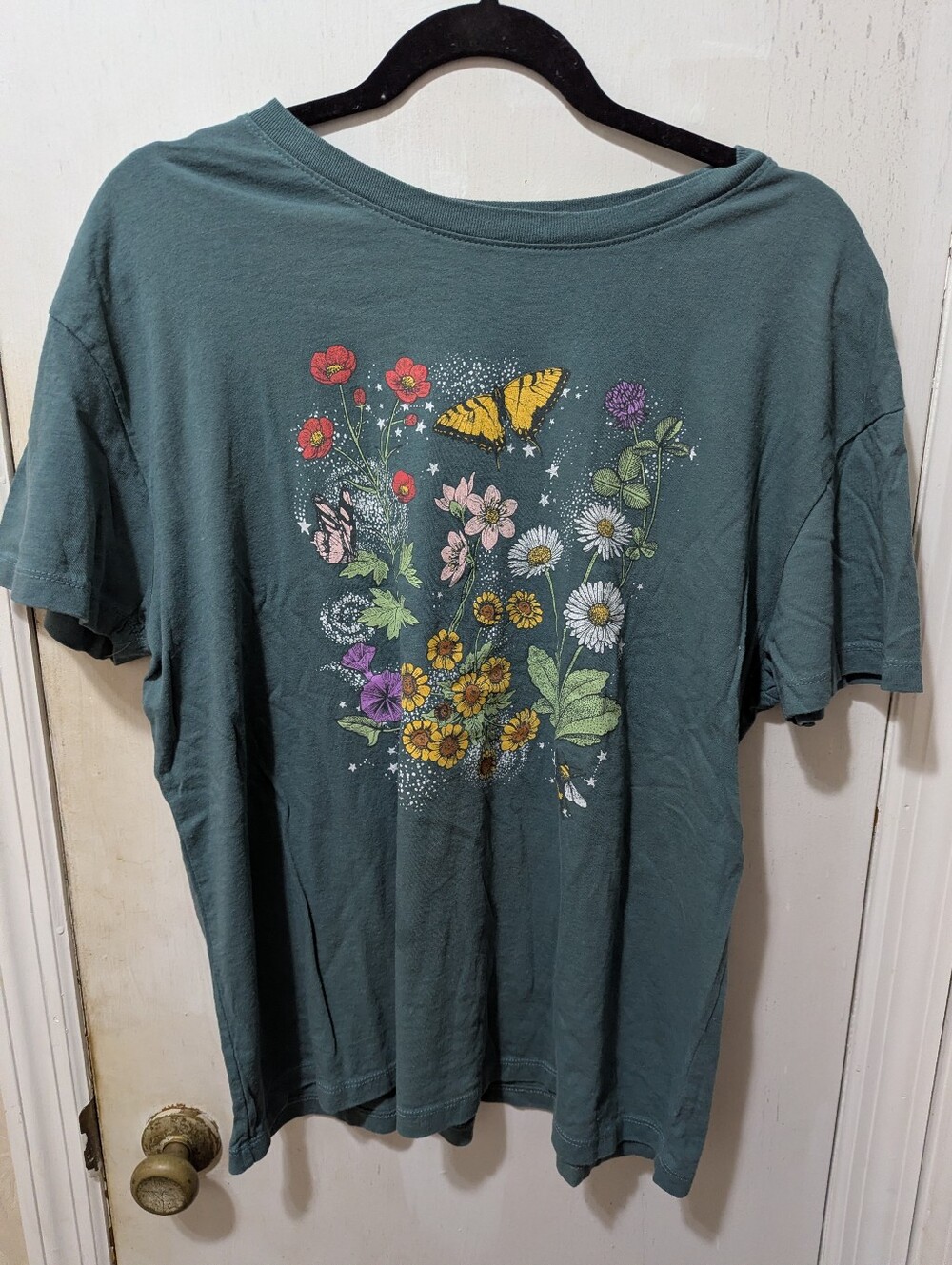 Doe 2XL Women's Green Floral & Butterfly Short Sleeve Graphic Tee